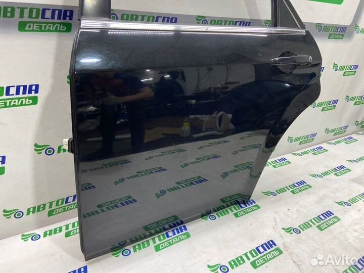 Дверь в сборе задняя левая Chrysler 300C седан