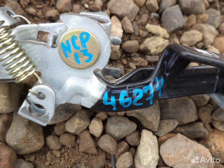 Ручка открывания багажника Toyota Vitz NCP13