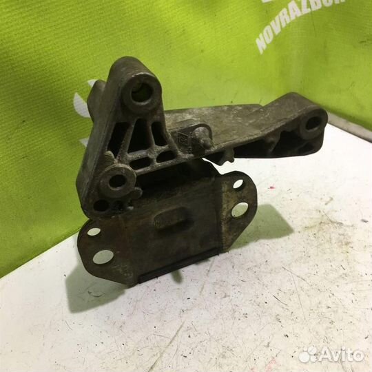 Кронштейн двигателя правый Рено Клио 2 Симбол