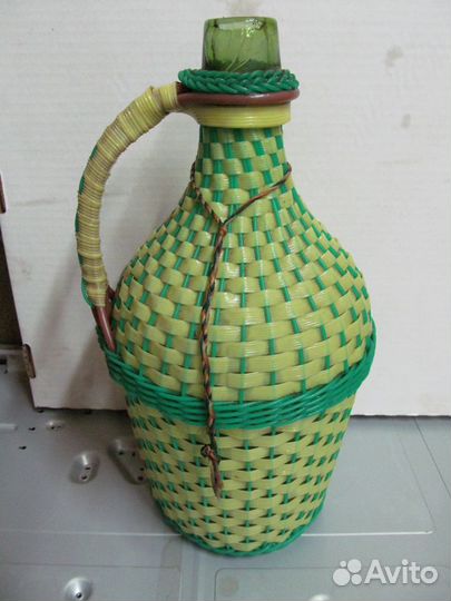 Бутыли стекло.,5 л.,2,75 л и в плетёнке