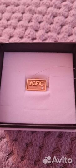 Серебреный, Значек KFC с брилиантом