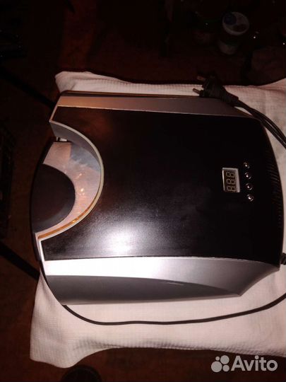 Ультрафиолетовая лампа для ногтей