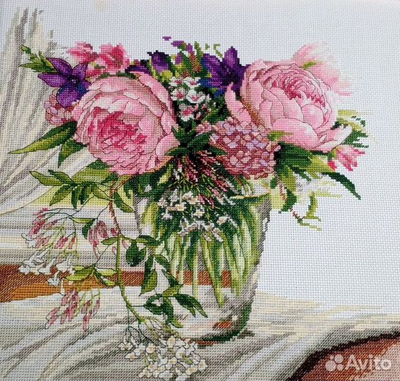 Дельфиниумы и пионы