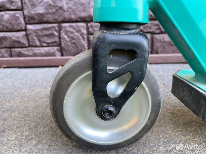 Трюковой самокат в стрит