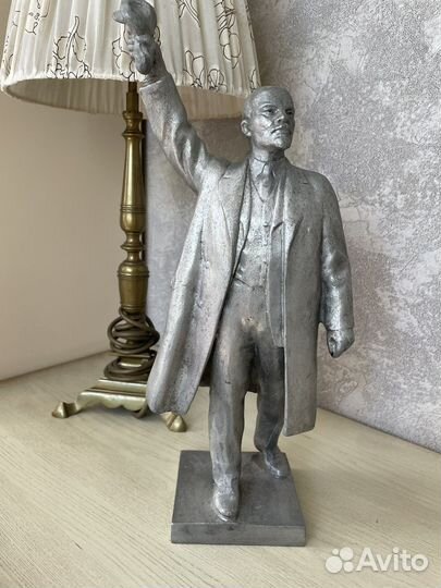 Кабинетная скульптура -Ленин в плаще