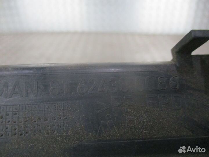 Накладка стойки лобового стекла правая MAN 8162430