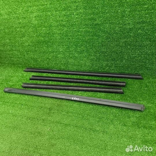 Уплотнитель стекла двери Skoda Fabia 2 (5J) 2008