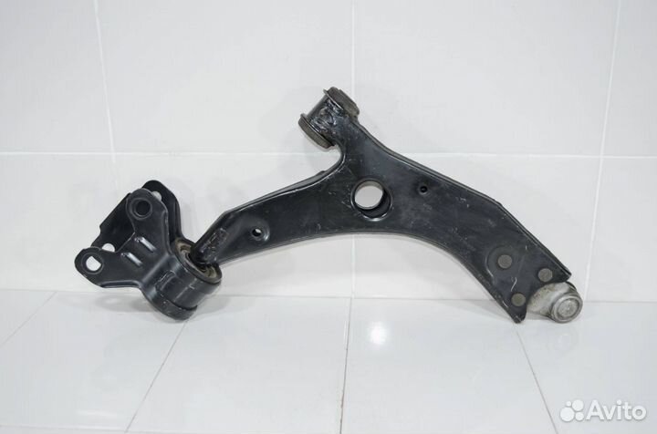 Рычаг нижний левый Ford Focus 3 2011+