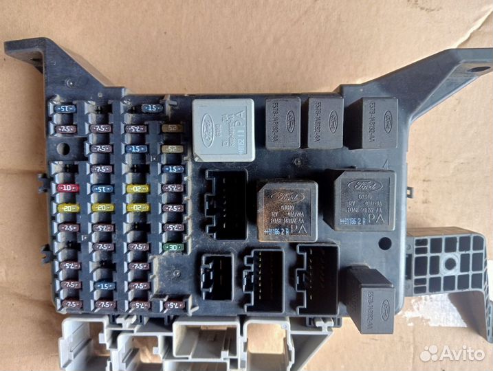 Блок предохранителей Ford Mondeo 3 cjba