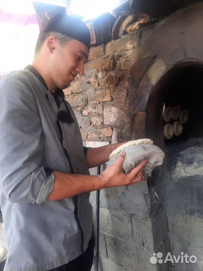 Пекарь тандырщик узбекский лепешка