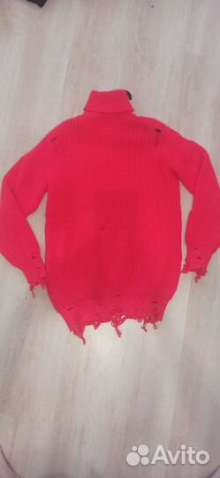 Свитер с дырками