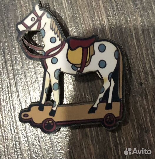 Брошь лошадь