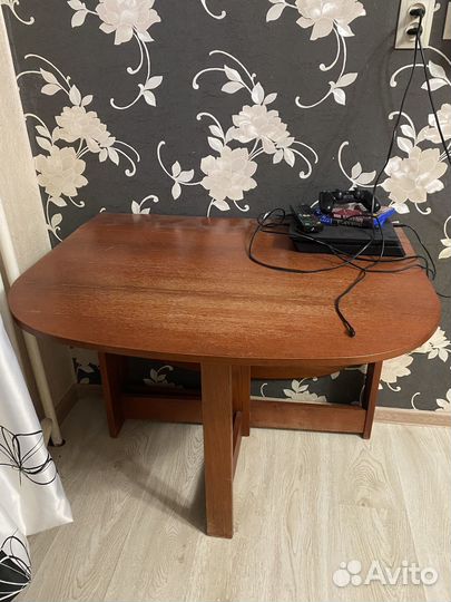 Стенка и стол б/у