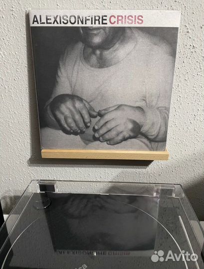 Полка для виниловых пластинок