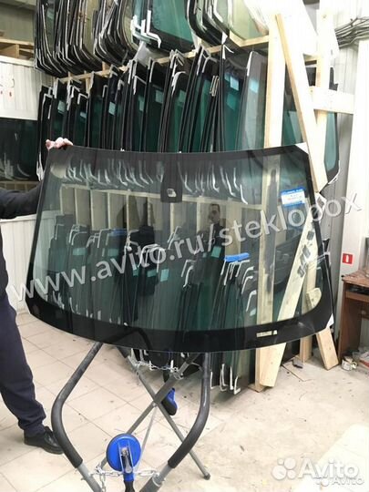 Лобовое стекло Форд Фиеста