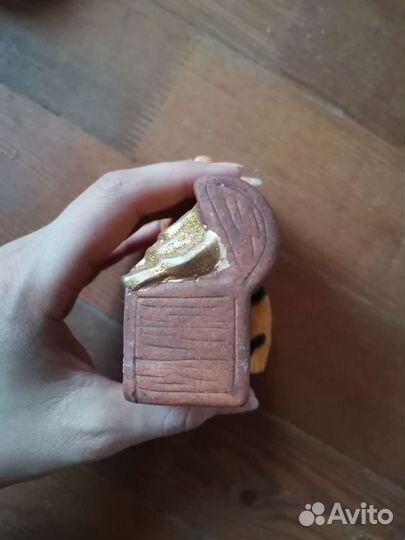 Статуэтка 11.5 на 5см. Высота 10см