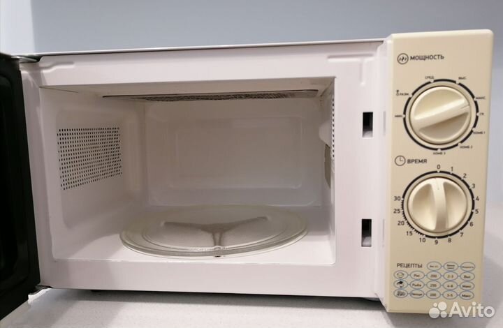 Микроволновая печь BBK 20MWG-743M/W