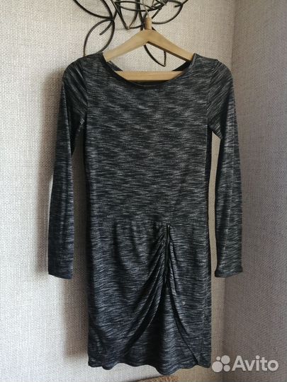 Платье с длинным рукавом