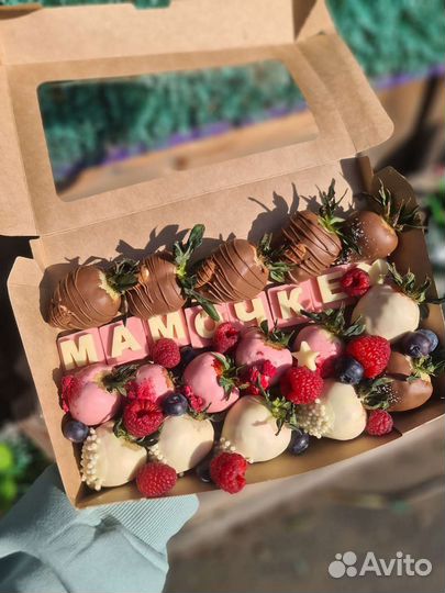 Клубника в шоколаде розы букеты