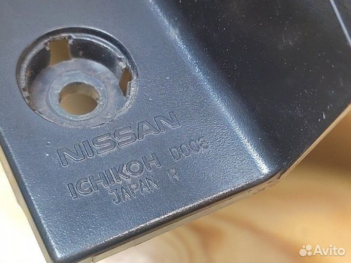 Фонарь задний правый Nissan Serena CNC25 MR20DE