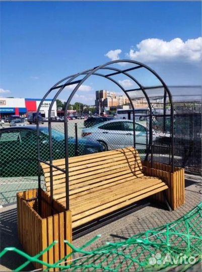 Скамья с аркой