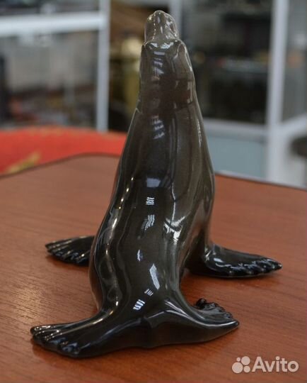 Фарфоровая статуэтка- морской котик лфз