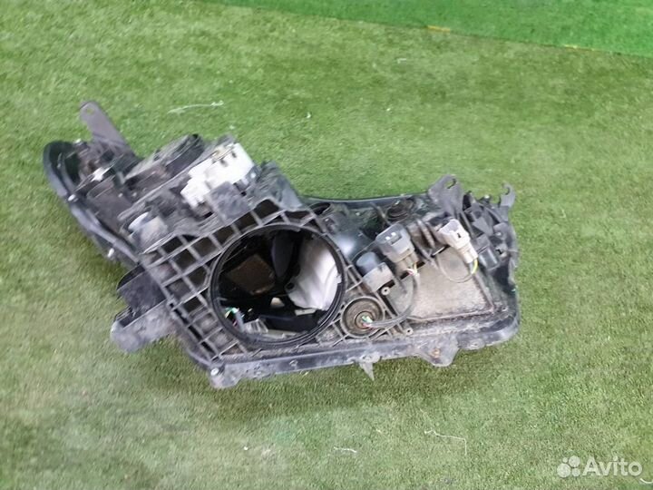 Фара левая Toyota RAV4