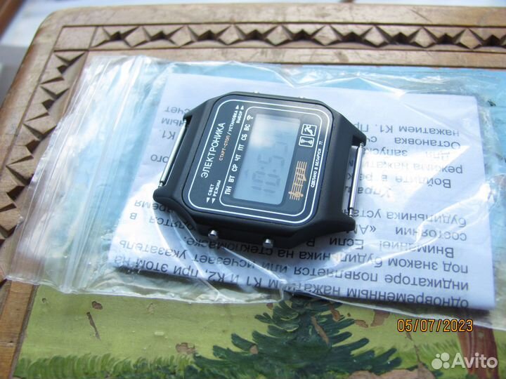 Часы Электроника 77 29367 черные новые в идеале