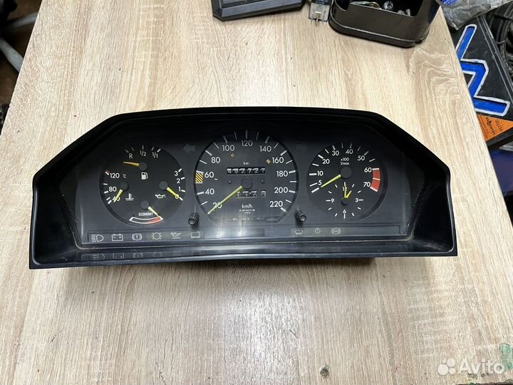 Панель приборов MB E200 W124