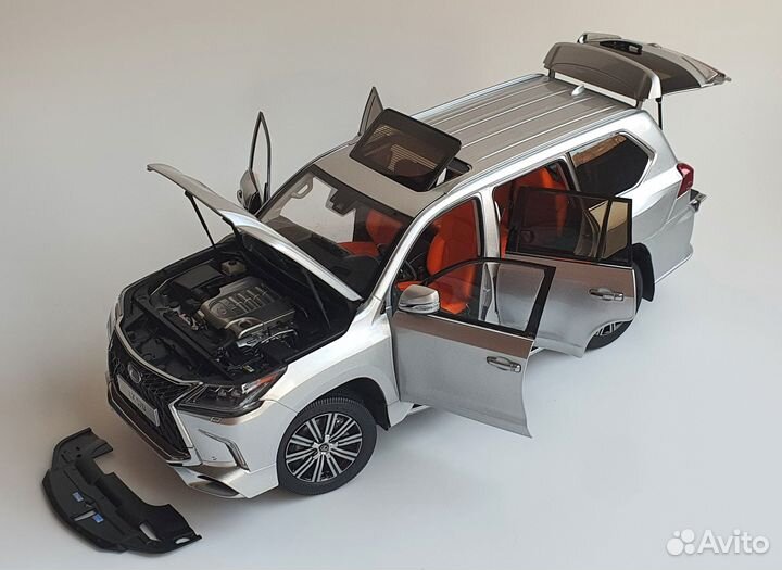 Lexus LX570 1:18