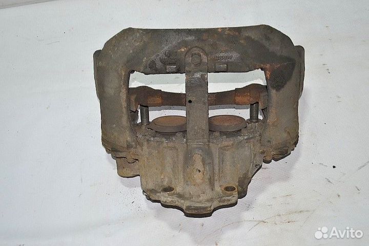 Суппорт переднего моста, левый renault trucks Magn