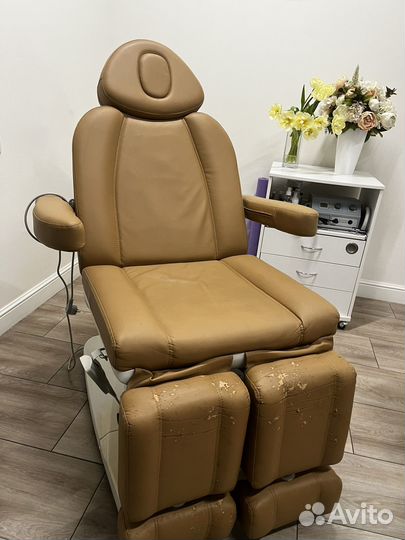 Маникюрное кресло с тремя приводами