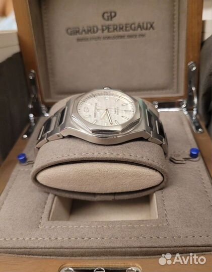 Часы Girard-Perregaux Laureato 42mm (Новые)