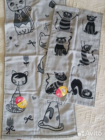 Скатерть и набор кухонных полотенец