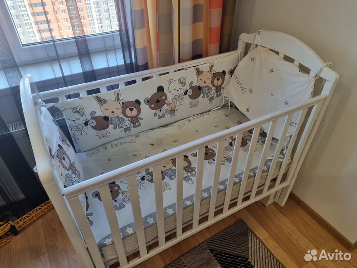 Детская кроватка с маятником, плюс матраси и бельё