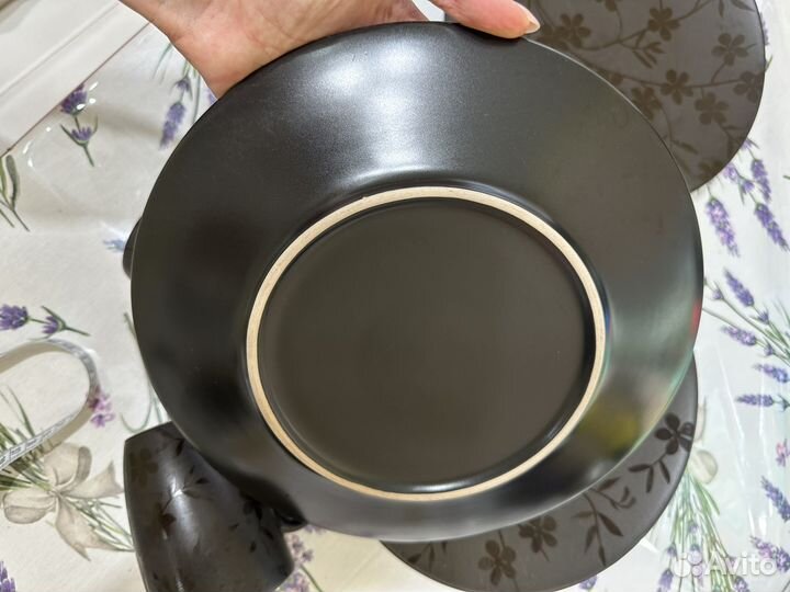 Посуда тарелки кружки