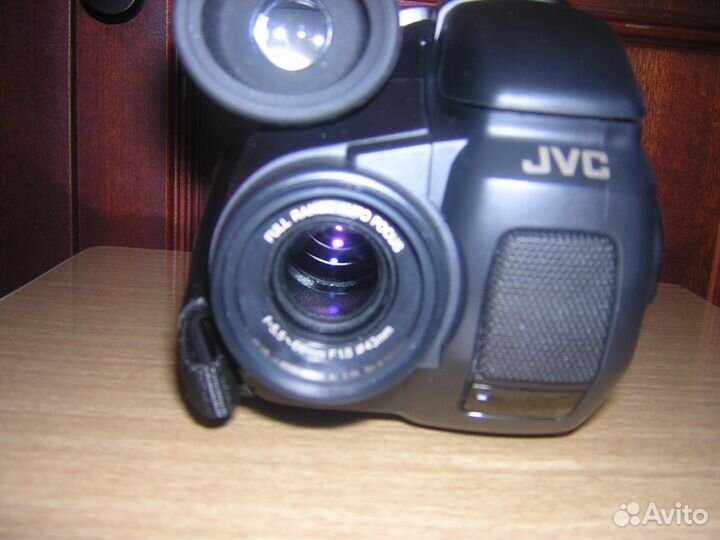 Видеокамера JVC compact VHS (аналоговая)