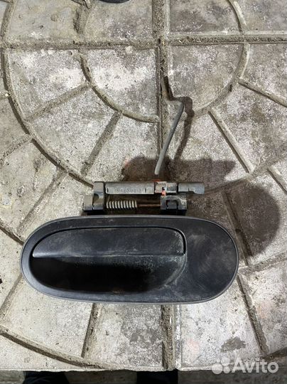 Наружная ручка задней двери Nissan Almera N16