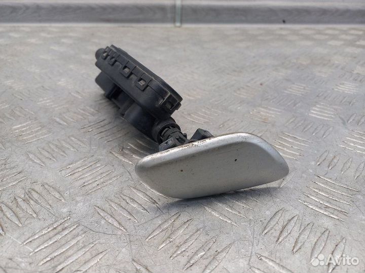 Форсунка омывателя фары правая Volvo Xc 70 2.4