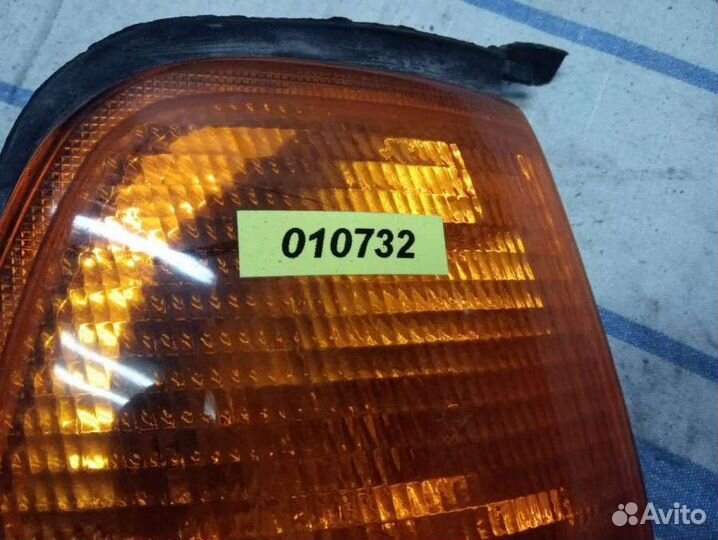 Поворотник правый Audi 80 B3