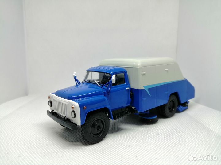 Модель газ-53(пу-53)«Подметально-уборочная машина»