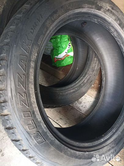 Bridgestone Blizzak DM-V1 235/55 R19 101R