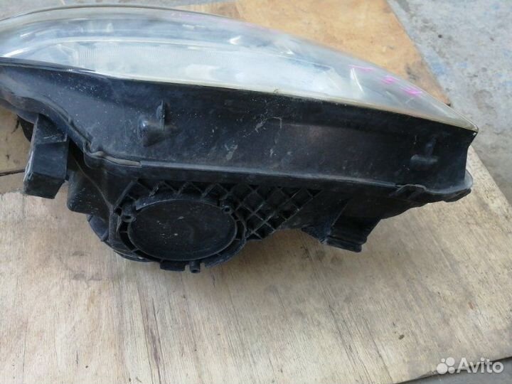 Фара передняя правая Nissan Elgrand E51