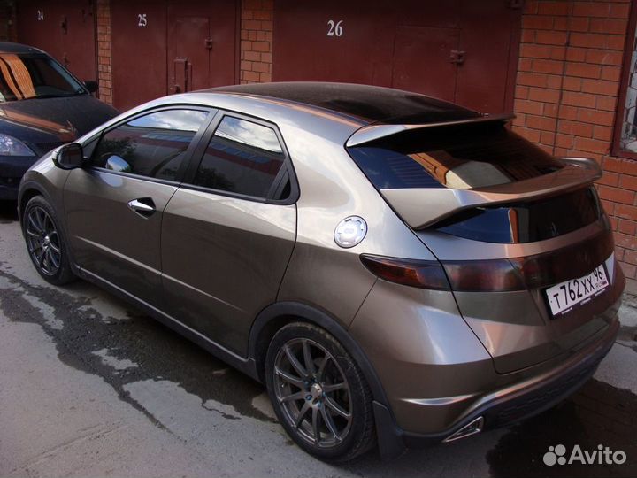 Спойлер козырек верхний Honda Civic 8 5D