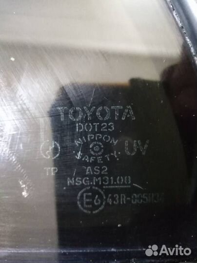 Стекло двери задней правой форточка Toyota Corolla