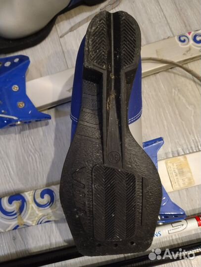 Лыжи беговые с ботинками и палки. бу