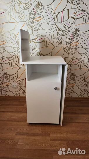 Маникюрный стол складной