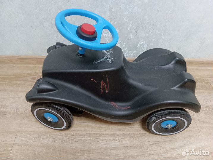 Продаю детскую машинку каталку