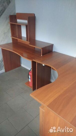 Компьютерный стол 2 + 2 тумбочки