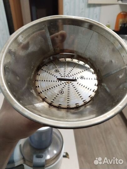 Соковыжималка центробежная